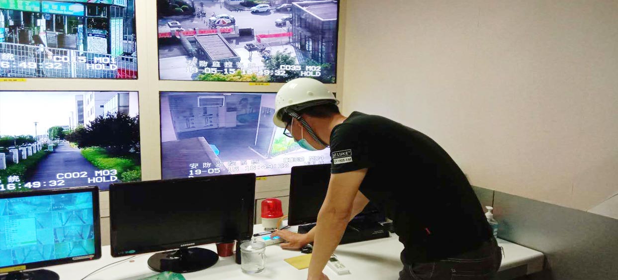 安防監控室工程師調試